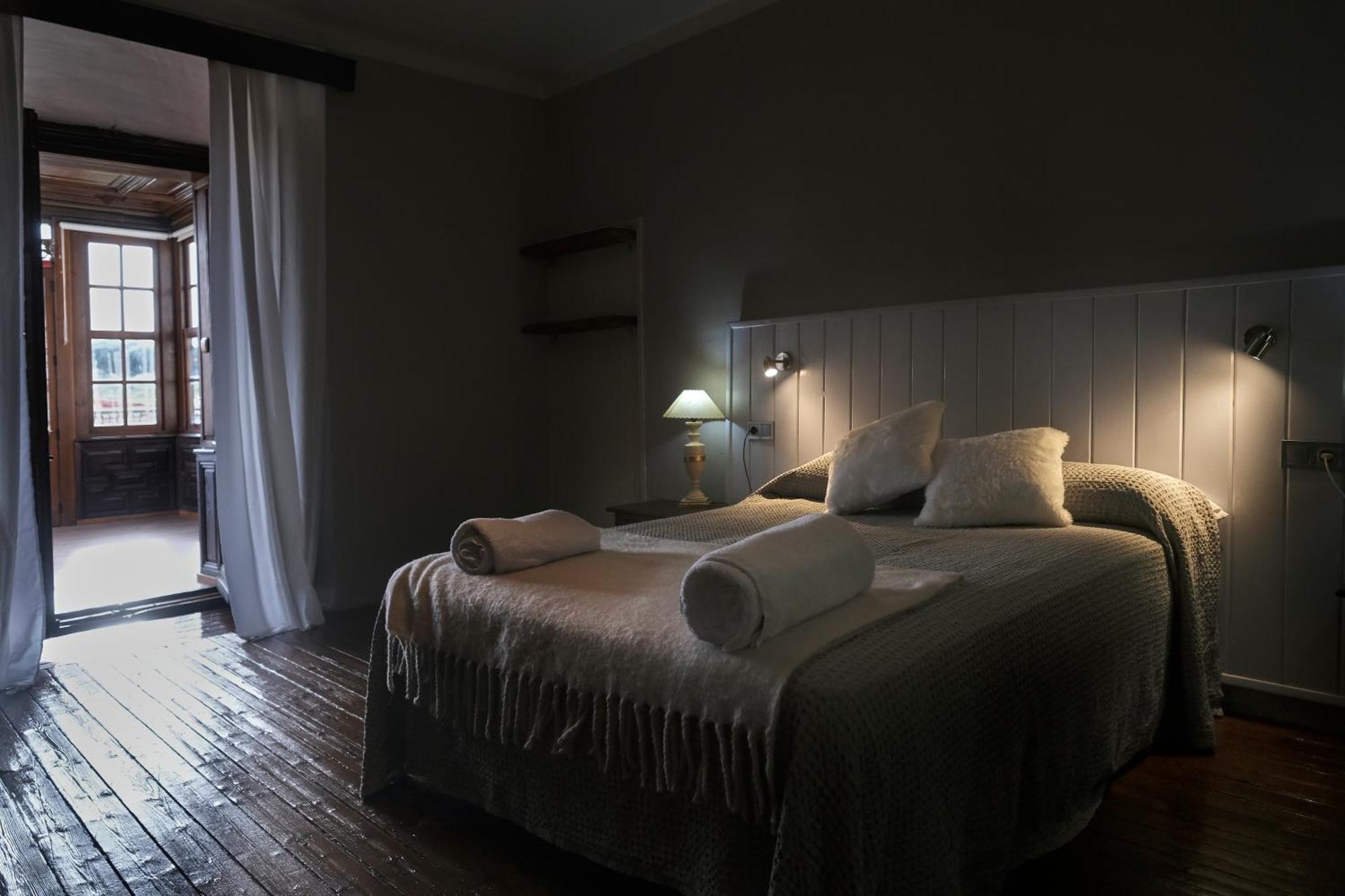 Casa Rural Palacio Conde De Aldana Con Piscina Entre Encinares Y Dehesas Terradillos Eksteriør bilde